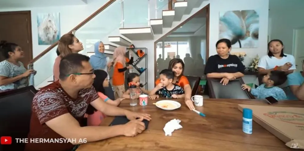 Aksi prank Ashanty © YouTube Aksi prank Ashanty © YouTube