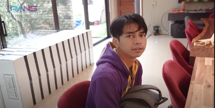 Momen pertemuan Raffi dan 'kembarannya' YouTube dan Instagram Momen pertemuan Raffi dan 'kembarannya' YouTube dan Instagram