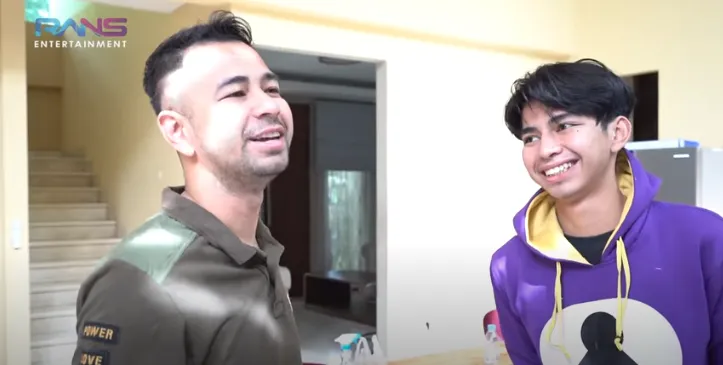 Momen pertemuan Raffi dan 'kembarannya' YouTube dan Instagram Momen pertemuan Raffi dan 'kembarannya' YouTube dan Instagram