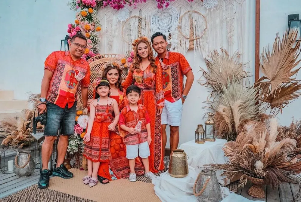 tema ultah keluarga Anang © 2020 brilio.net tema ultah keluarga Anang © 2020 brilio.net