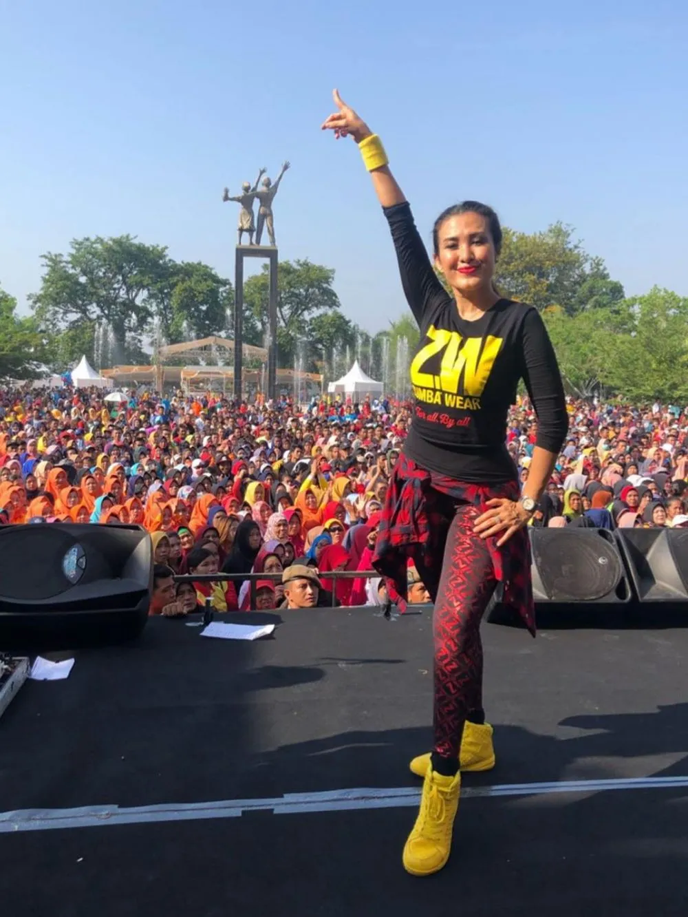 Seleb jadi instruktur senam © 2020 brilio.net