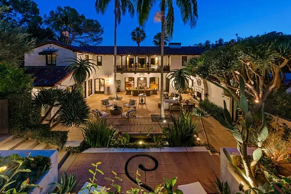 rumah Robert Pattinson © 2020 brilio.net rumah Robert Pattinson © 2020 brilio.net