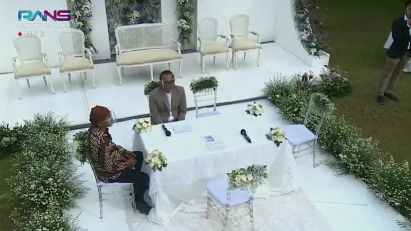 Momen akad nikah Sule dan Nathalie © YouTube Momen akad nikah Sule dan Nathalie © YouTube