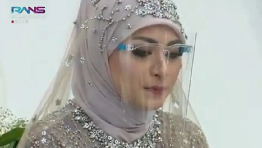 Momen akad nikah Sule dan Nathalie © YouTube Momen akad nikah Sule dan Nathalie © YouTube