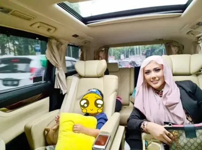 rey utami terbaru bebas © Instagram rey utami terbaru bebas © Instagram