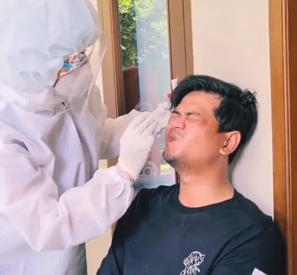 seleb jalani swab test © 2020 brilio.net seleb jalani swab test © 2020 brilio.net