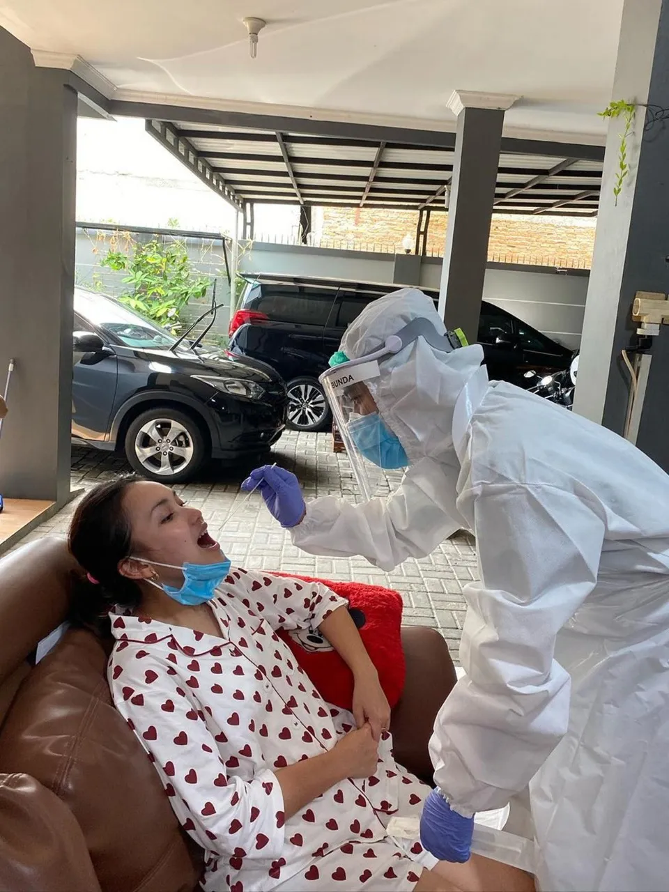 seleb jalani swab test © 2020 brilio.net seleb jalani swab test © 2020 brilio.net