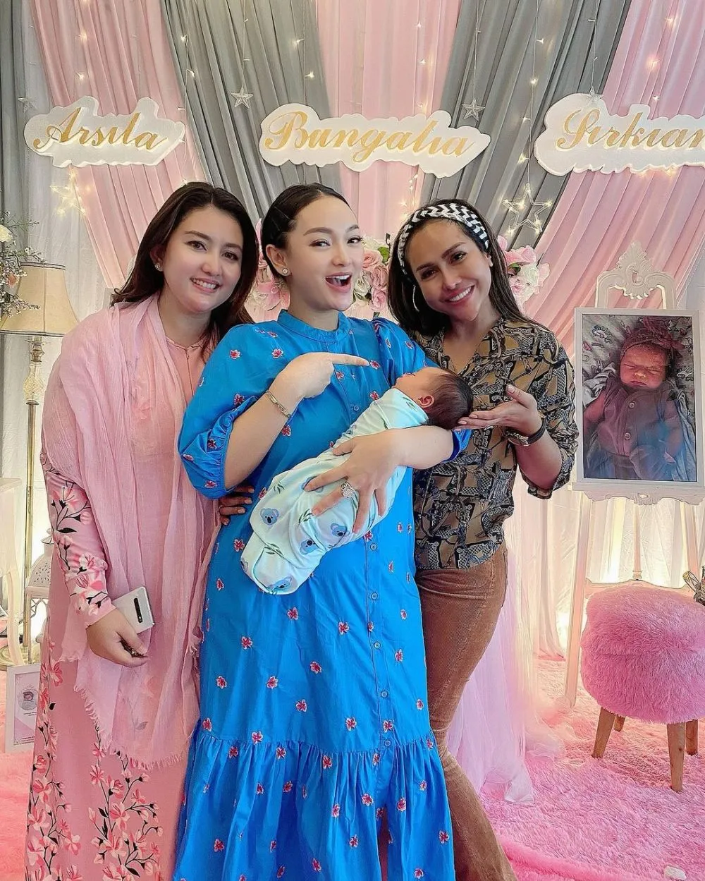 Momen akikah anak Zaskia Gotik  © Instagram