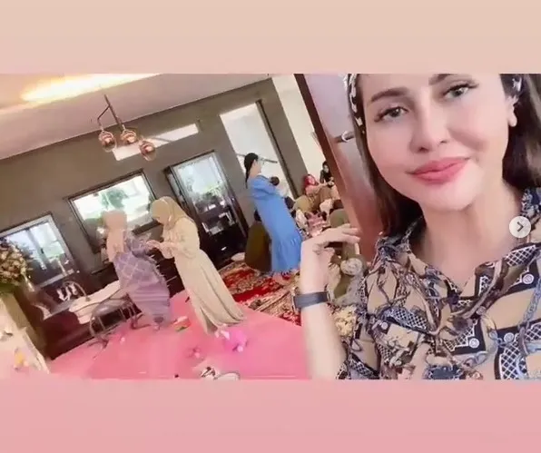 Momen akikah anak Zaskia Gotik  © Instagram