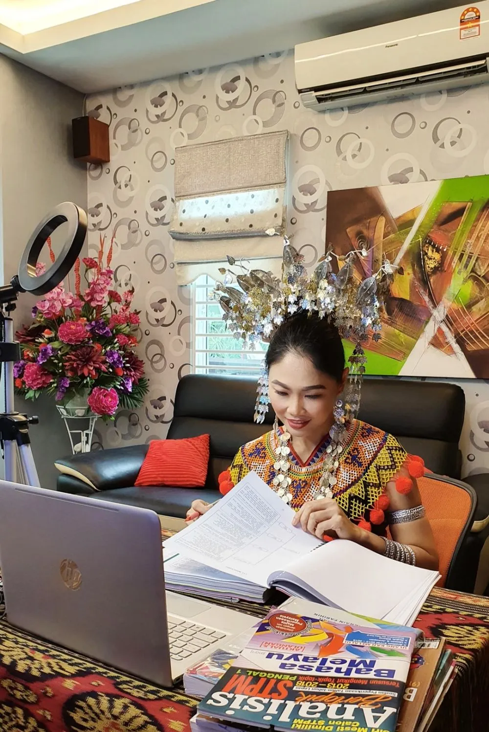 guru mengajar pakai kostum © Berbagai sumber guru mengajar pakai kostum © Berbagai sumber