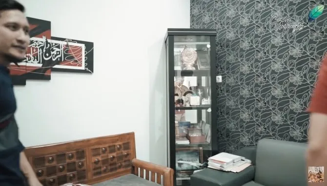 rumah ustaz adi hidayat © YouTube