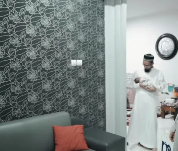 rumah ustaz adi hidayat © YouTube