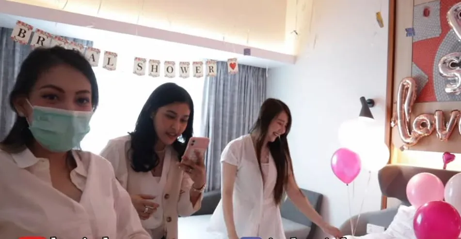 Steffy bridal shower © YouTube Steffy bridal shower © YouTube