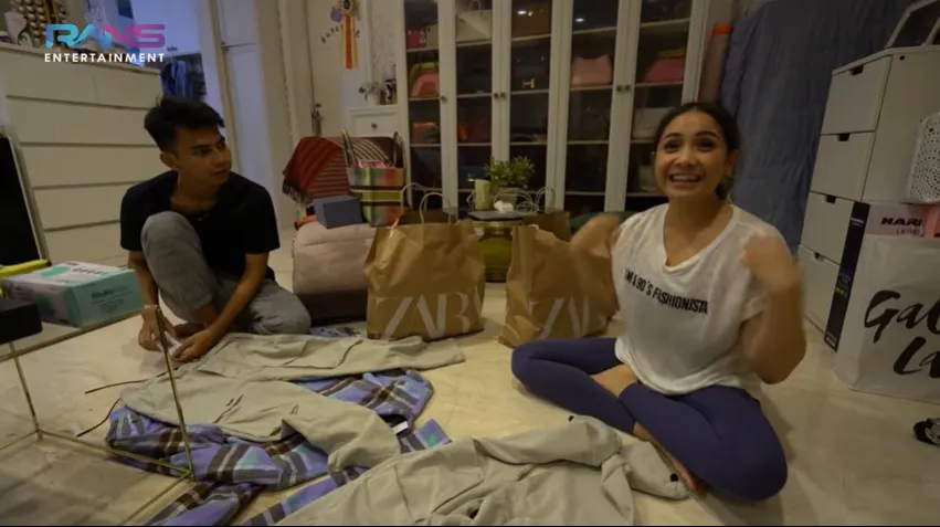 kado untuk Dimas © 2020 brilio.net kado untuk Dimas © 2020 brilio.net