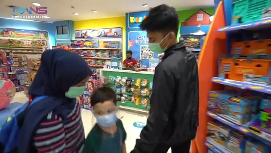 Dimas Ahmad ingin belikan mainan Rafathar © 2020 brilio.net YouTube Dimas Ahmad ingin belikan mainan Rafathar © 2020 brilio.net YouTube