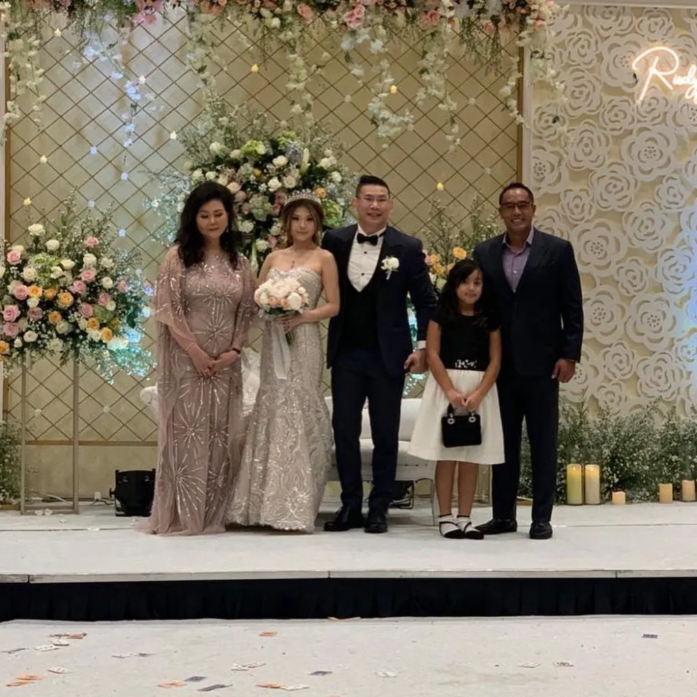 Gaya Mikhayla temani Ardi Bakrie kondangan Instagram