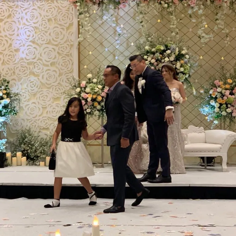 Gaya Mikhayla temani Ardi Bakrie kondangan Instagram