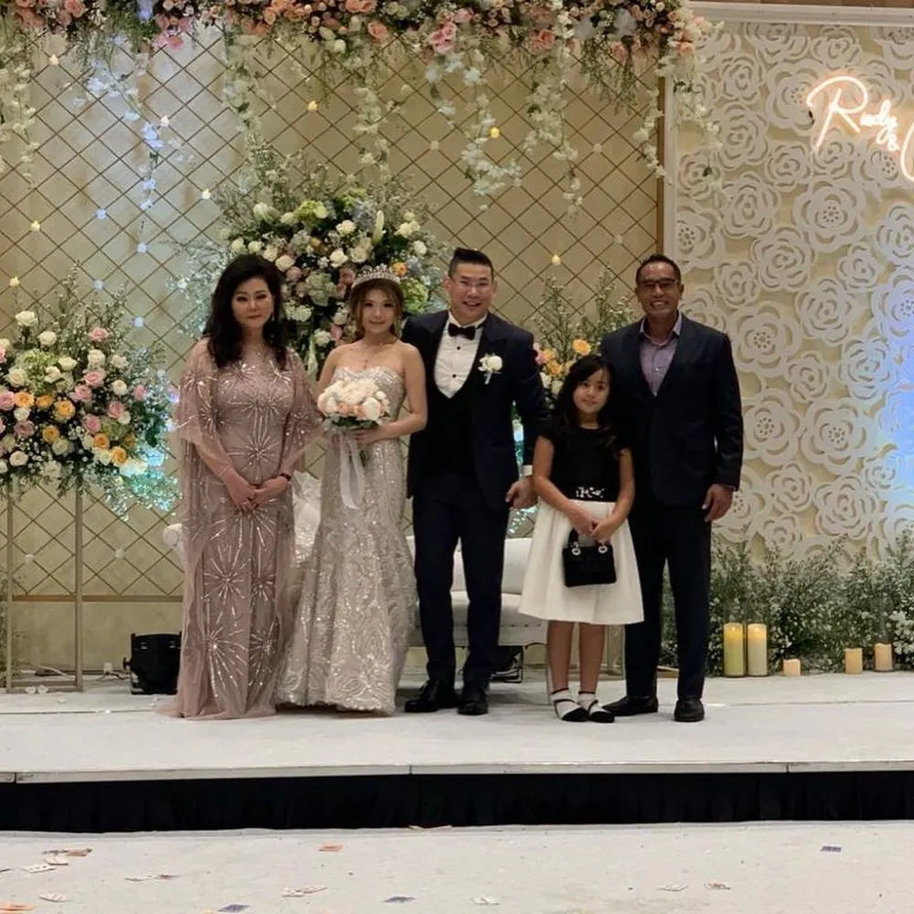 Gaya Mikhayla temani Ardi Bakrie kondangan Instagram