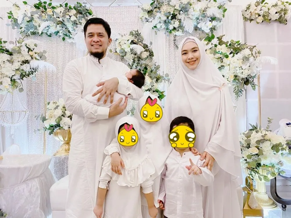 akikah anak keempat Oki Setiana Dewi © 2020 brilio.net/ Instagram akikah anak keempat Oki Setiana Dewi © 2020 brilio.net/ Instagram