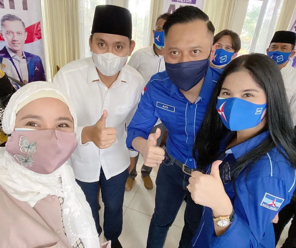 Momen Chacha Frederica dampingi suami © Instagram Momen Chacha Frederica dampingi suami © Instagram