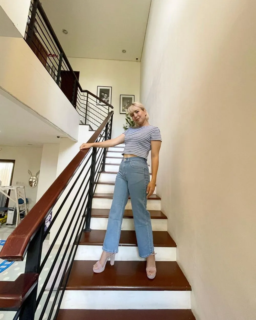 celana kedodoran Tya Ariestya © Instagram celana kedodoran Tya Ariestya © Instagram