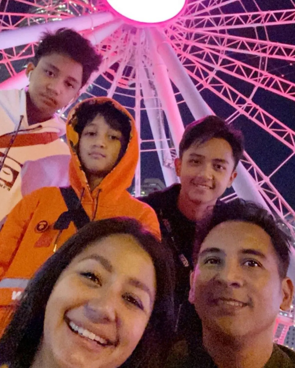 Pasangan seleb beda keyakinan rayakan Natal 2020 © 2020 brilio.net Pasangan seleb beda keyakinan rayakan Natal 2020 © 2020 brilio.net