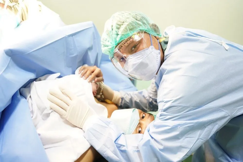 momen persalinan Bunga Jelitha © berbagai sumber momen persalinan Bunga Jelitha © berbagai sumber