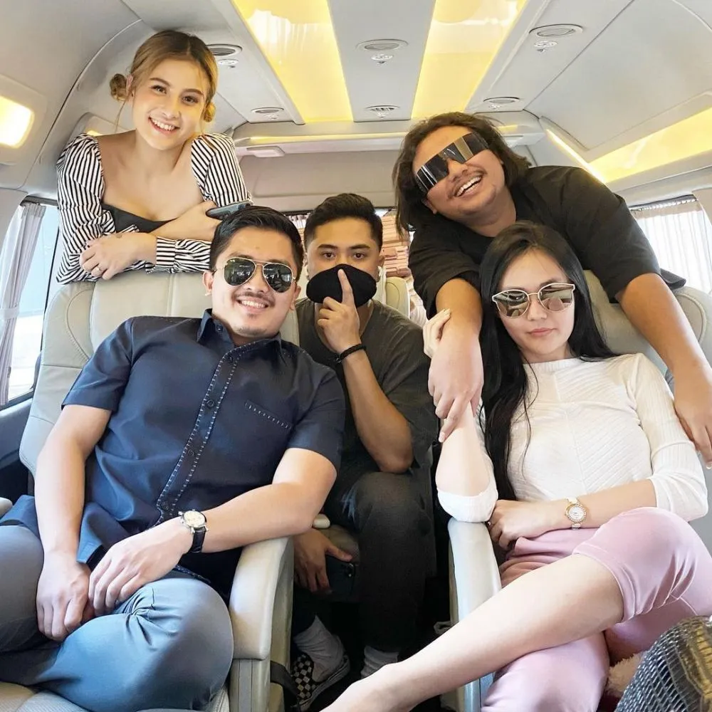 Potret persahabatan selebgram Keanu dan Awkarin © 2021 brilio.net Potret persahabatan selebgram Keanu dan Awkarin © 2021 brilio.net