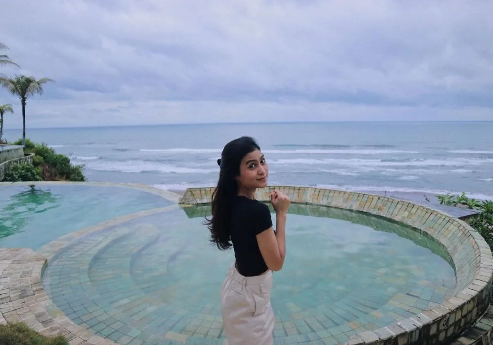 pesona putri Dwi Yan © Instagram