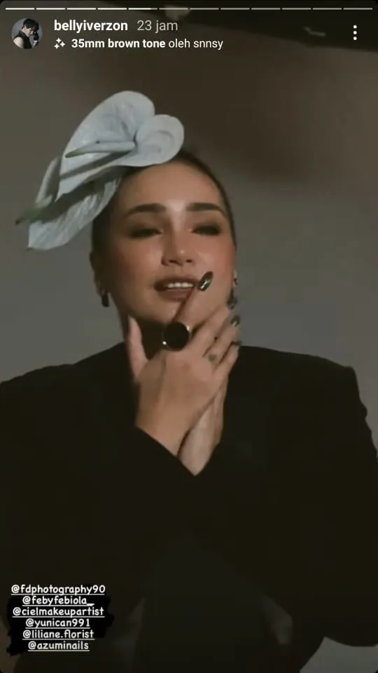 Pemotretan Feby kepala plontos © Instagram Pemotretan Feby kepala plontos © Instagram