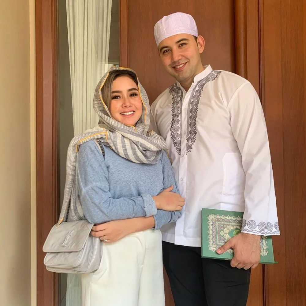 nama baru seleb usai mualaf © berbagai sumber