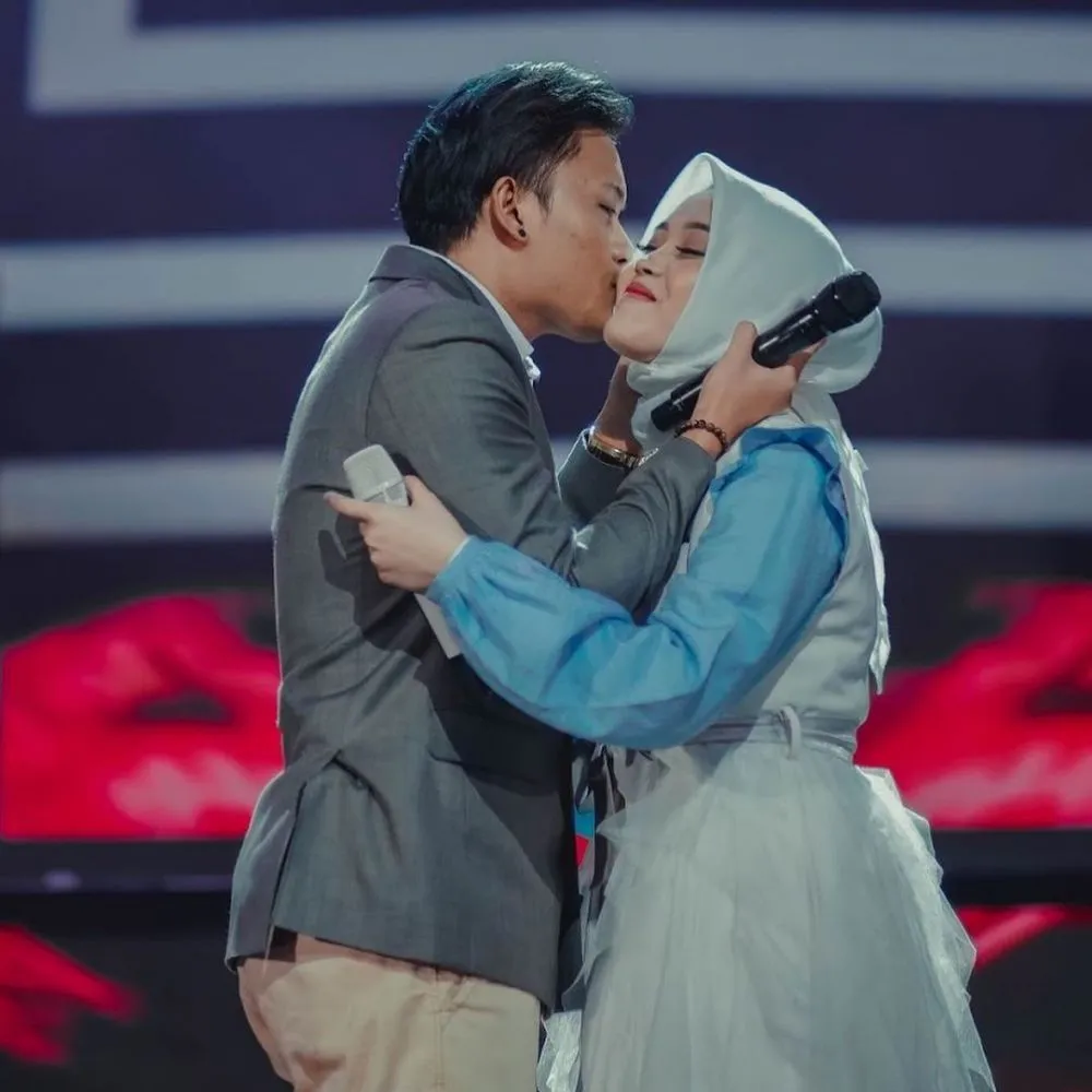 kedekatan seleb dan adik perempuan © Instagram