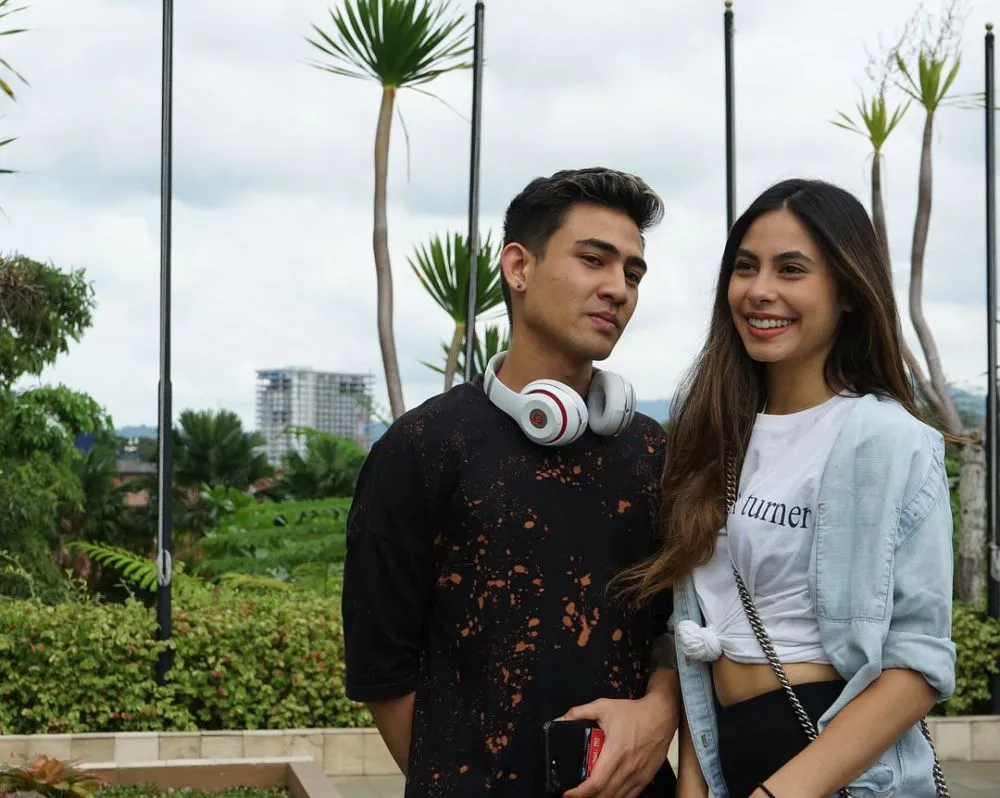 kedekatan seleb dan adik perempuan © Instagram