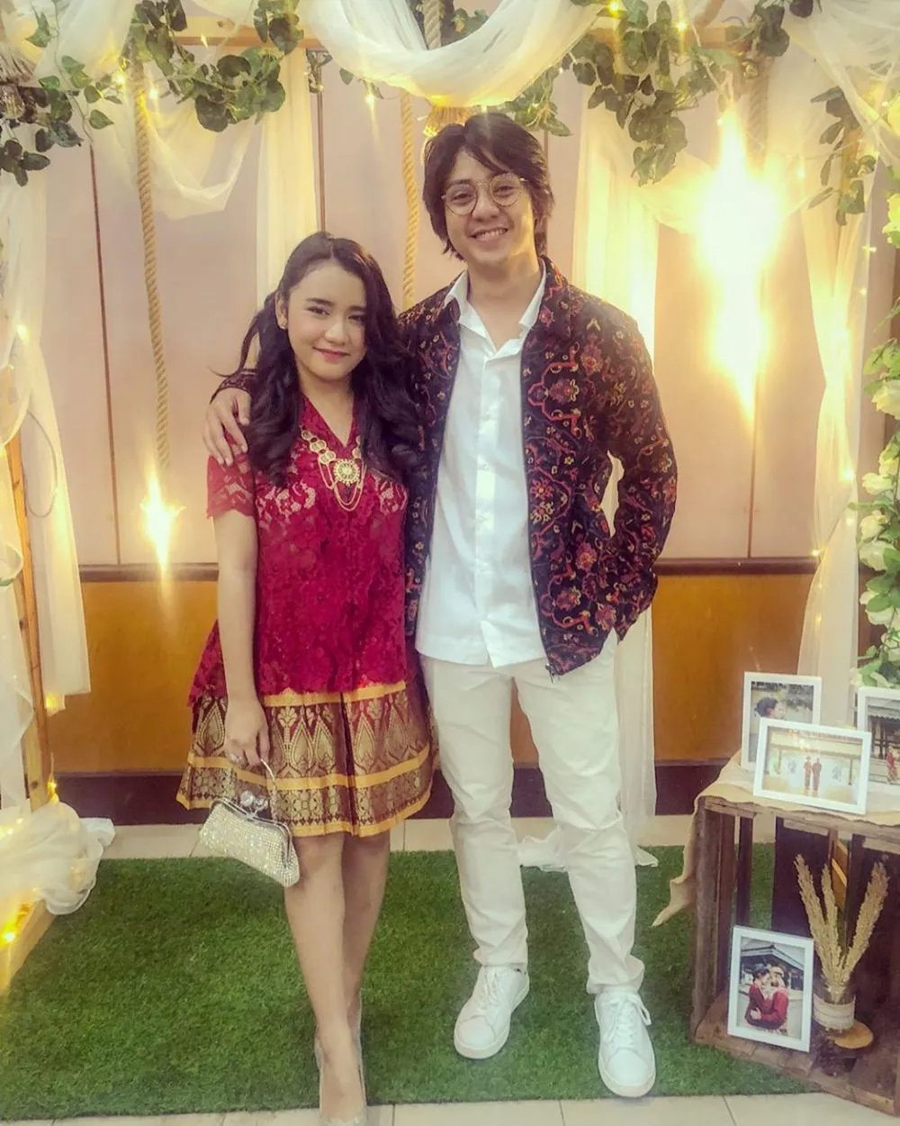 kedekatan seleb dan adik perempuan © Instagram