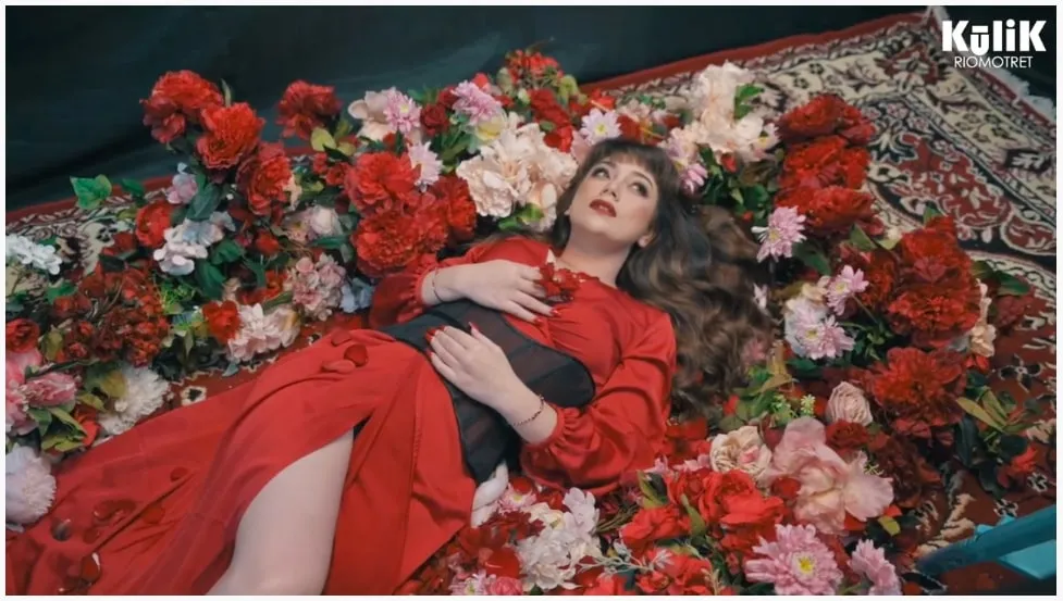 pemotretan teranyar Celine Evangelista © YouTube pemotretan teranyar Celine Evangelista © YouTube