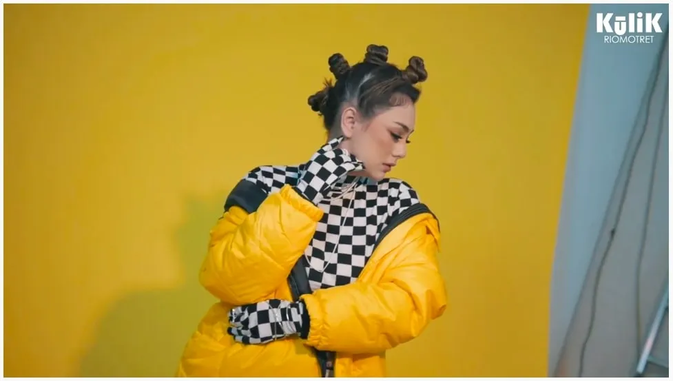 pemotretan teranyar Celine Evangelista © YouTube pemotretan teranyar Celine Evangelista © YouTube