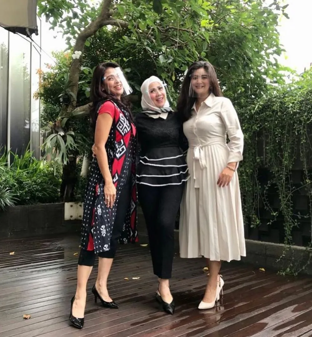 potret persahabatan Puteri Indonesia © Instagram