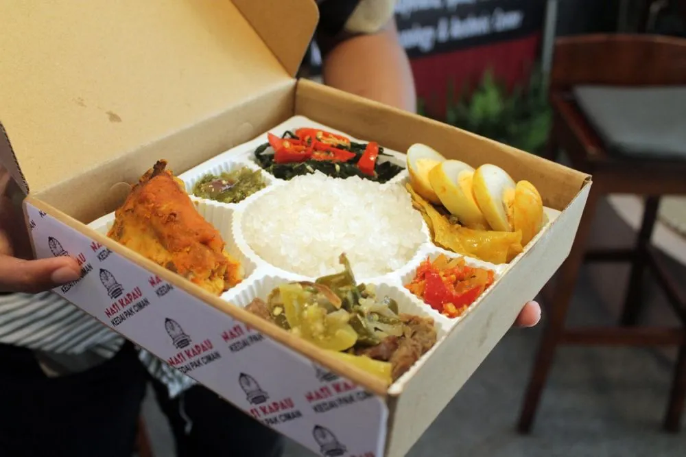 Klinik kecantikan dan nasi kapau © 2021 brilio.net