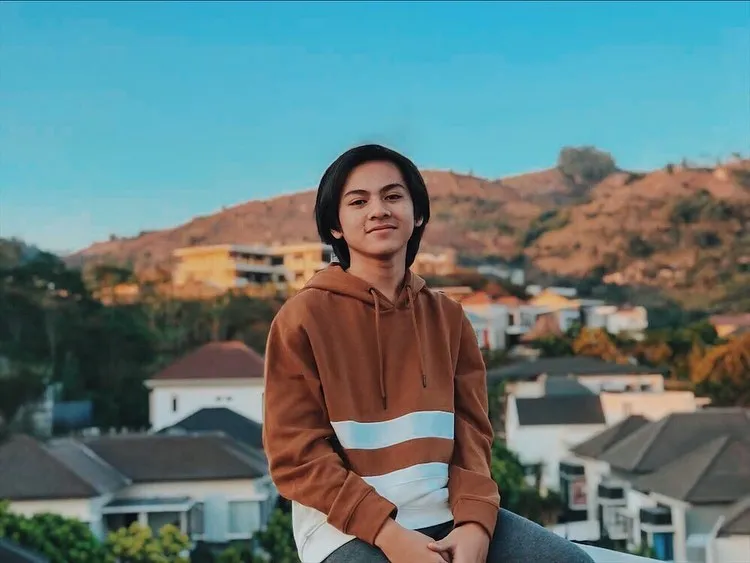 Transformasi gaya rambut Rey Bong © Instagram Transformasi gaya rambut Rey Bong © Instagram