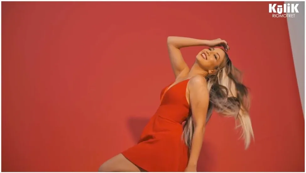 potret classy Tya Ariestya © berbagai sumber