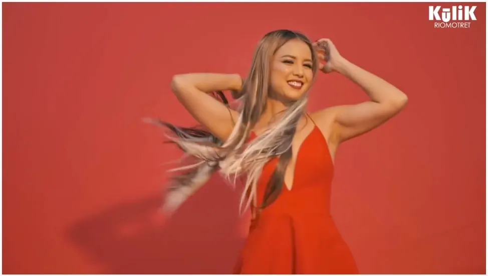 potret classy Tya Ariestya © berbagai sumber