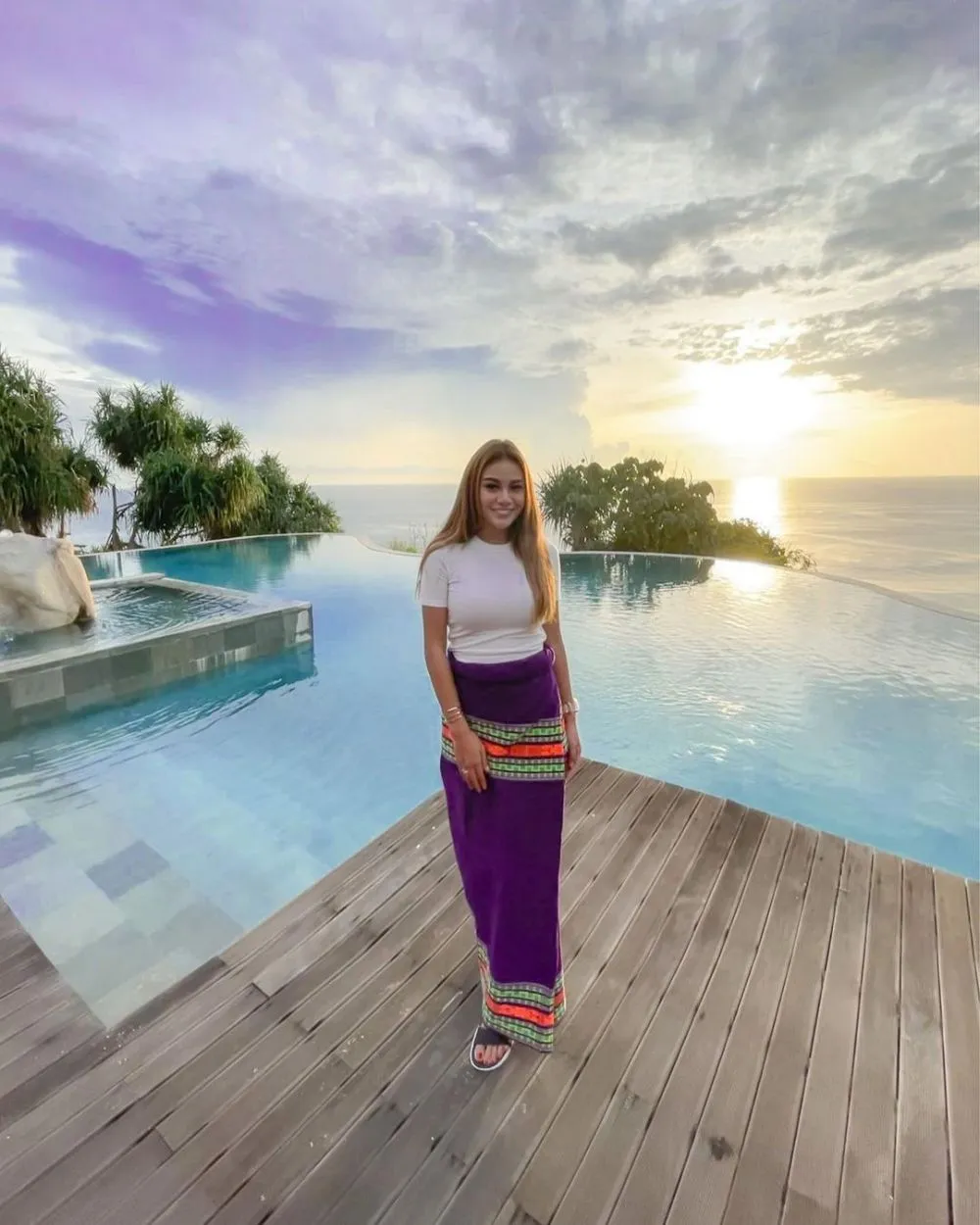 OOTD Aurel Hermansyah pakai kaus © Instagram OOTD Aurel Hermansyah pakai kaus © Instagram