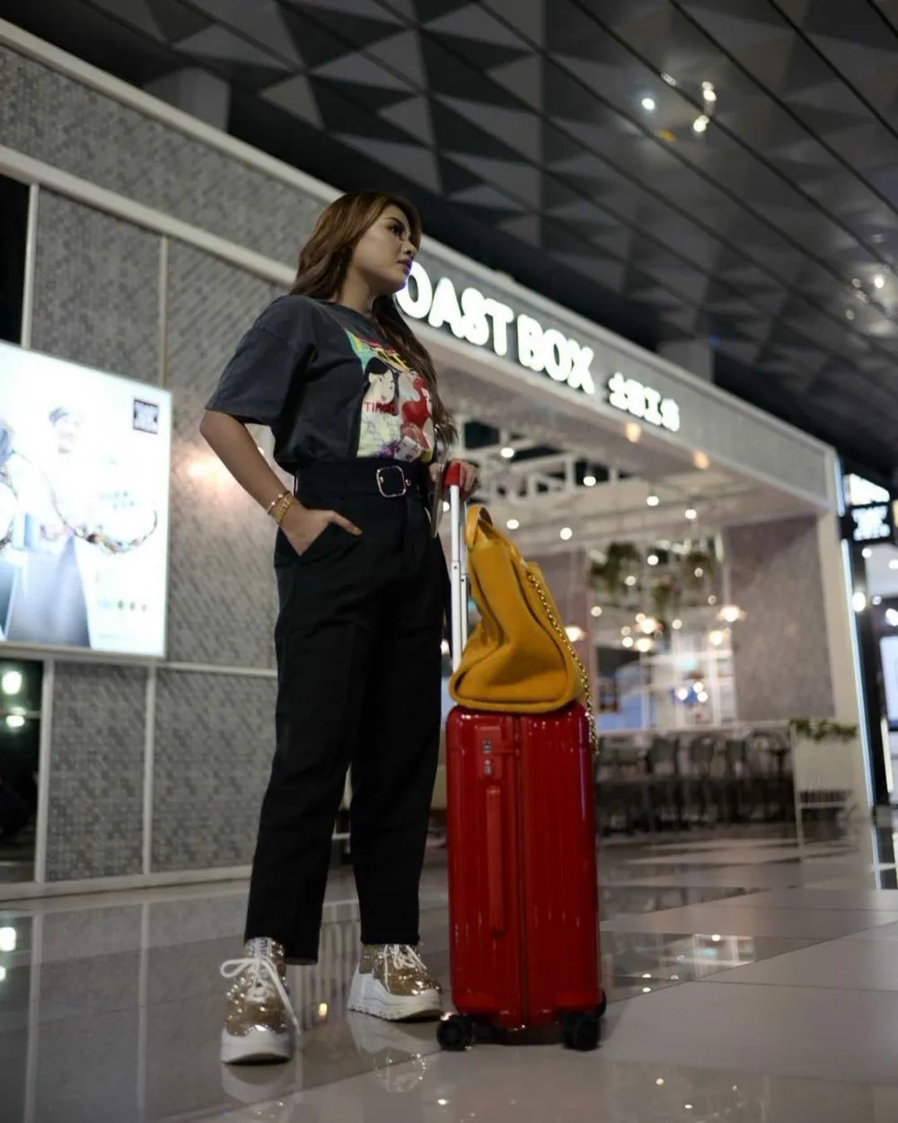 OOTD Aurel Hermansyah pakai kaus © Instagram OOTD Aurel Hermansyah pakai kaus © Instagram