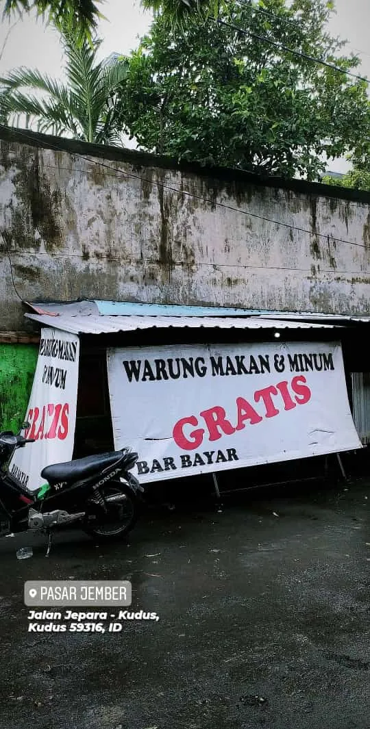 Nama angkringan di spanduk © berbagai sumber