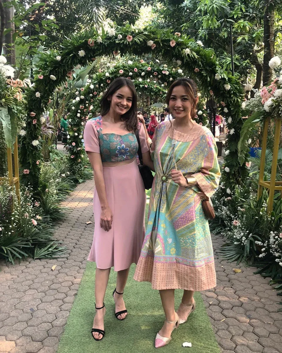 persahabatan enzy dan hesti © Instagram