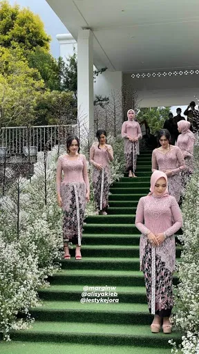 Lesty jadi bridesmaid © 2021 brilio.net Lesty jadi bridesmaid © 2021 brilio.net