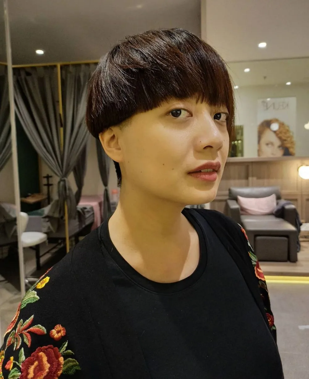 transformasi gaya rambut leony © Instagram