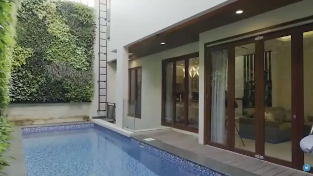 detail rumah Cut Meyriska © YouTube detail rumah Cut Meyriska © YouTube
