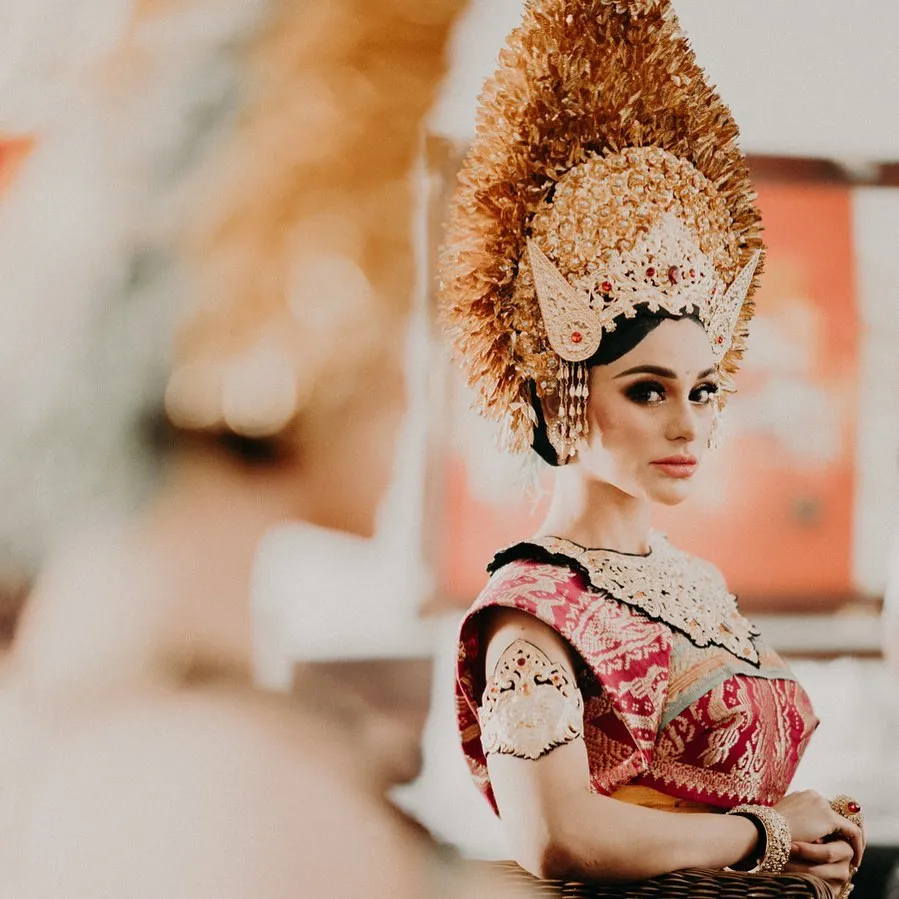 pemotretan seleb dengan busana adat bali © Instagram