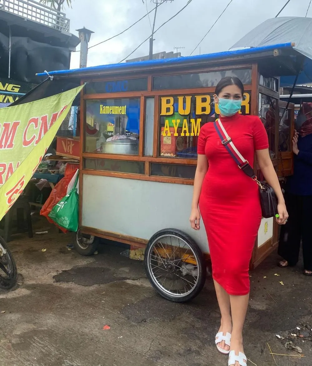 ootd hamil tata janeeta © Instagram